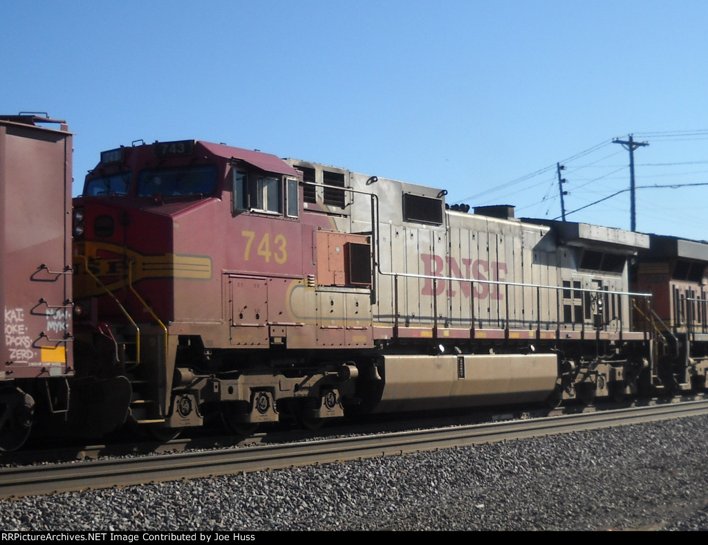 BNSF 743